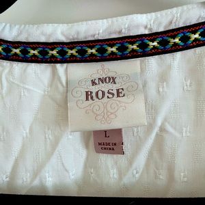 White short sleeve V-neck. Button front embroidered blouse in size L.